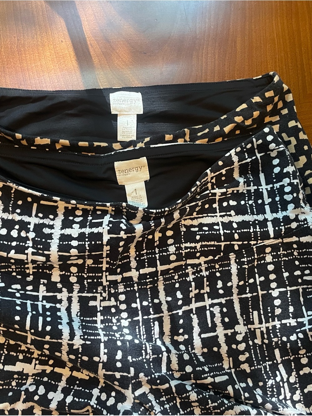 Awesome! Two Zenergy Black/Cream Black/Gold Leggings w lite compression